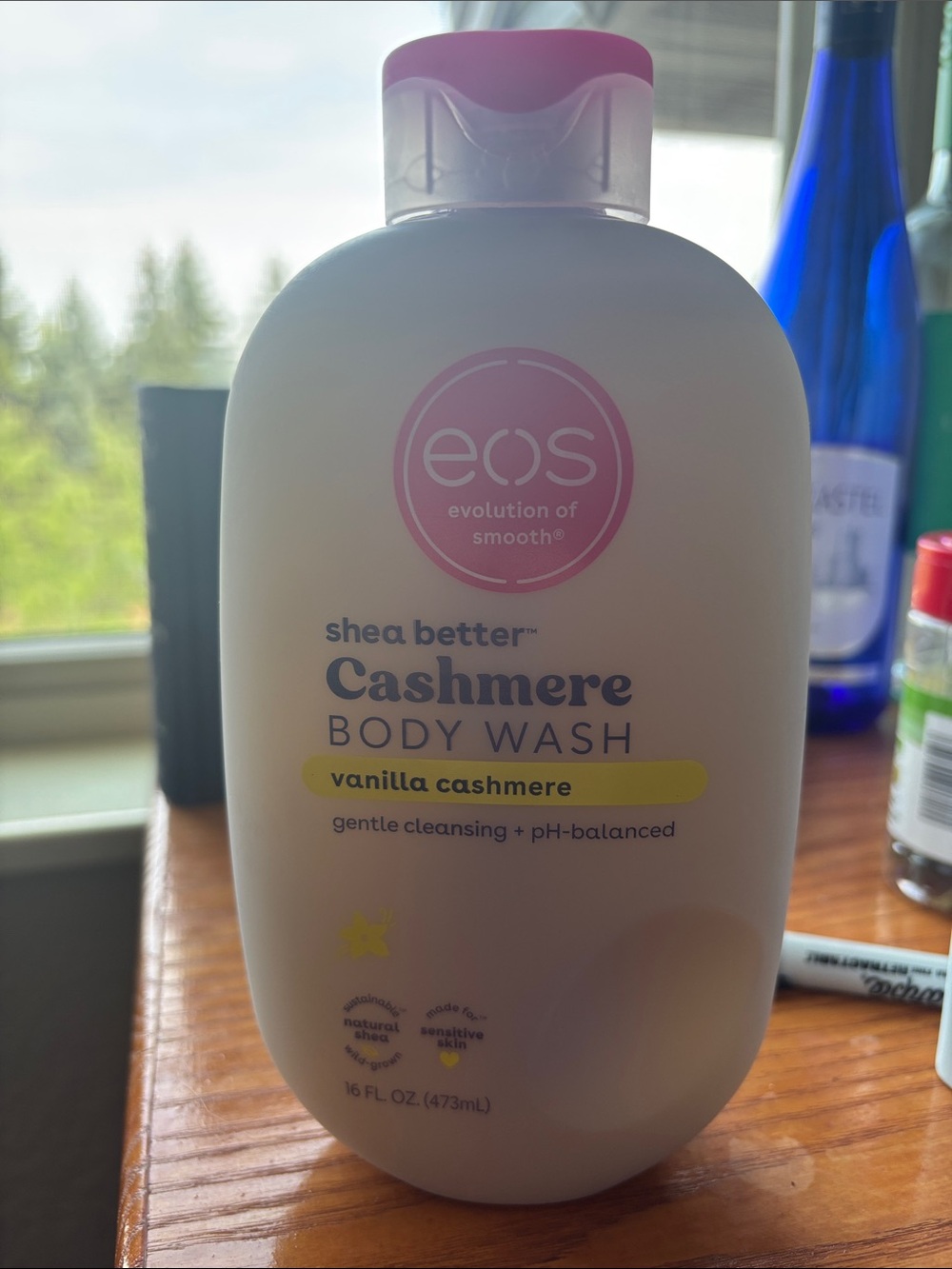 eos Cashmere Vanilla Body Wash - Pink & White